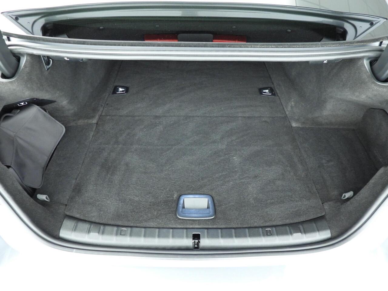 BMW 5-SERIE Sedan 530e | M-Sportpakket | LED | Leder | HUD | Schuifdak | Trekhaak | Active cruise | DAB | Harman-kardon sound | Alu 20 inch