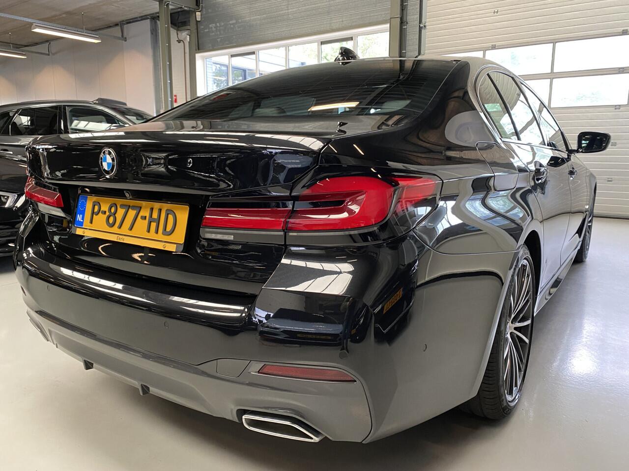 BMW 5-SERIE 520i Edition Plus M pakket, Pano, 19inch Sfeerverlichting