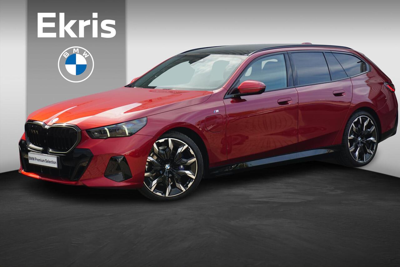 BMW 5-SERIE Touring 530e M Sport Pro | Trekhaak / Comfortstoelen Elektrisch met geheugen / Panoramadak / Head-up / Rondomzicht camera's / Stoelverwarming Voor & Achter