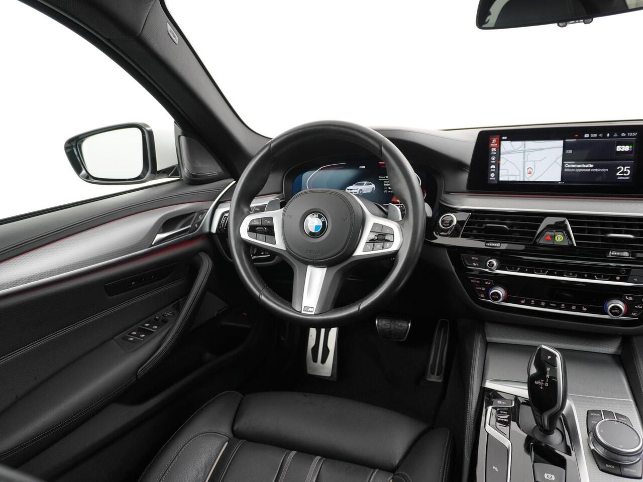 BMW 5-SERIE 520i High Executive Edition M Pakket | Leder | Schuifdak | Memory |