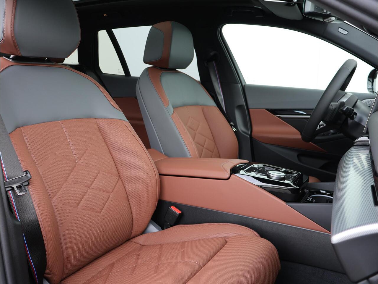 BMW 5-SERIE Touring 530e | M Sportpakket Pro | Individual Lak | Travel Pack | Comfort Pack