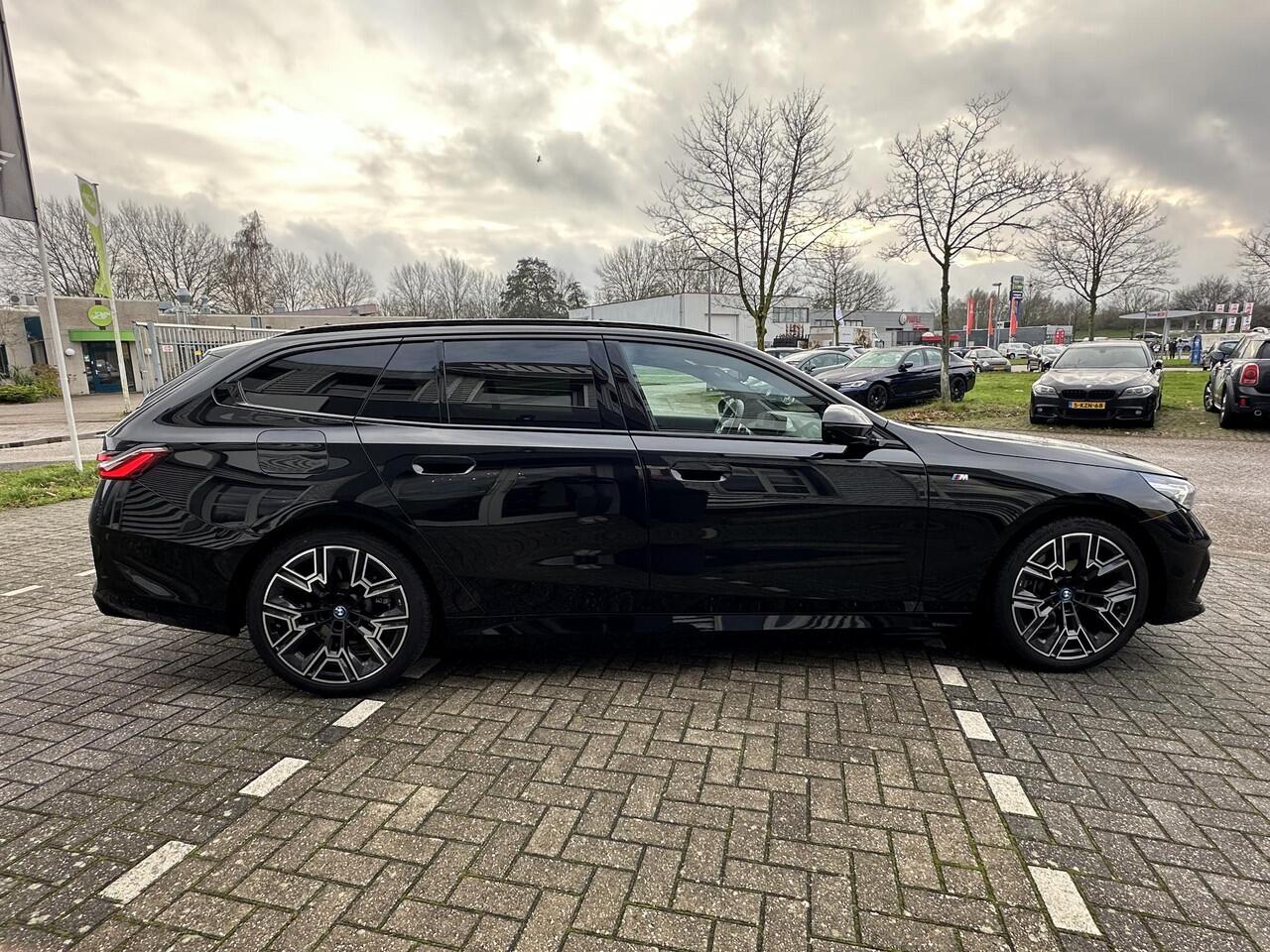 BMW 5-SERIE Touring 530e M Sport Edition Comfort toegang | Elect trekhaak | Origineel NL