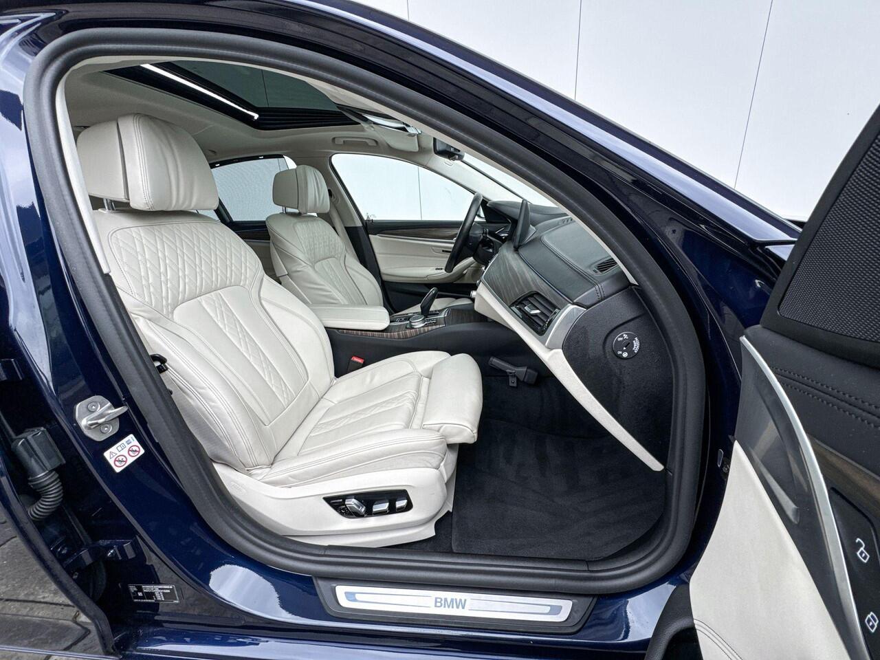 BMW 5-SERIE Sedan 545e xDrive High Executive M-Sport Adaptief Onderstel / Stuurwielrand Verwarming / Integrale Active Besturing / Achterklep Bediening Automatisch / Comfort Acces / Soft Close / Glazen Schuifdak / Stoelverwarming / Driving Assistant Prof / Laser Light