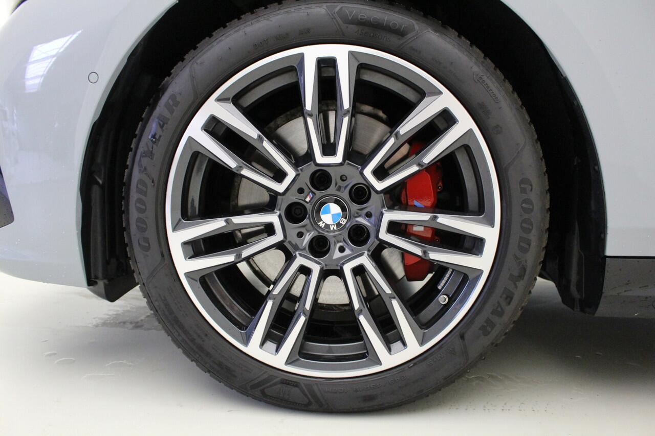 BMW 5-SERIE Touring 520i M-Sport Pro | Trekhaak | Driv. Ass. Pro | Stoelventilatie | Standkachel | | Bowers & Wilkins Surround Sound System | Mild Hybrid