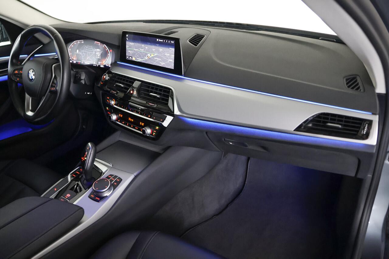 BMW 5-SERIE Touring 520i Business Edition Cruise / Navi / Carplay / Camera / Trekhaak