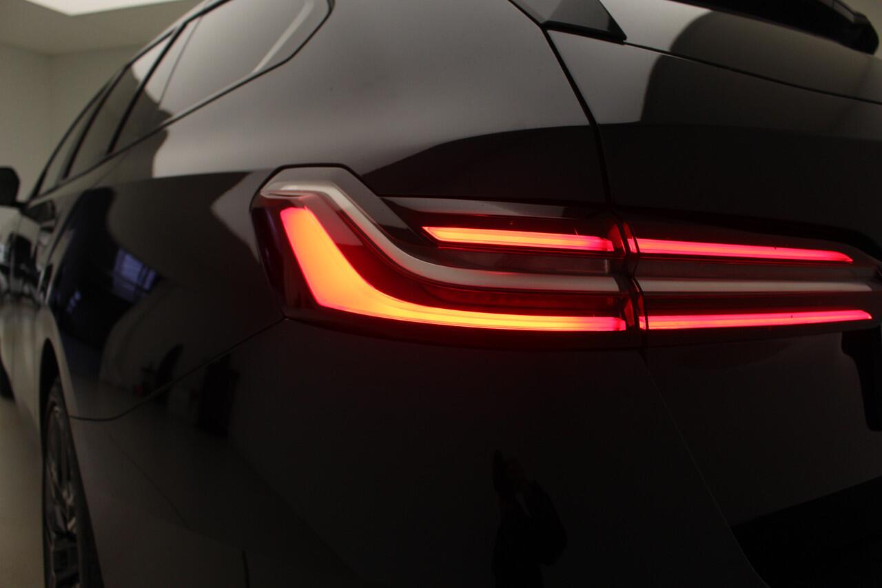 BMW 5-SERIE Touring 530e M-Sport | 20" | Trekhaak | Driving Assistant Plus | Travel Pack | Camera