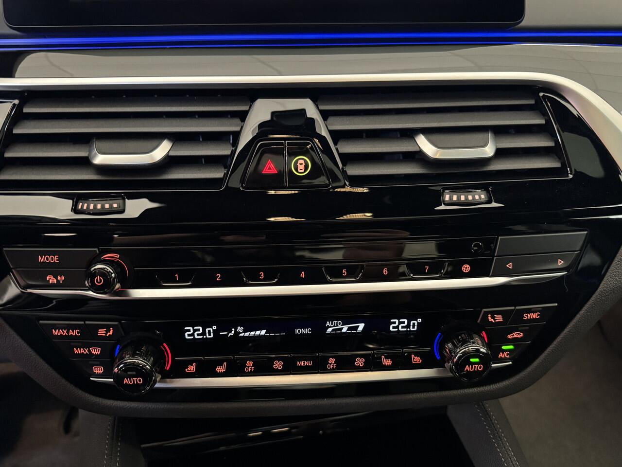 BMW 5-SERIE 530e xDrive M-Sport iPerformance High Executive Schuifdak Headup Harman Kardon Trekhaak