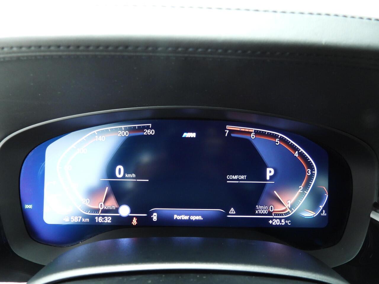 BMW 5-SERIE Touring 520i M-Sportpakket | LED | Leder | HUD | Comfortzetels | Trekhaak | Chrome line | DAB | Hifi speakers | Alu 19 inch