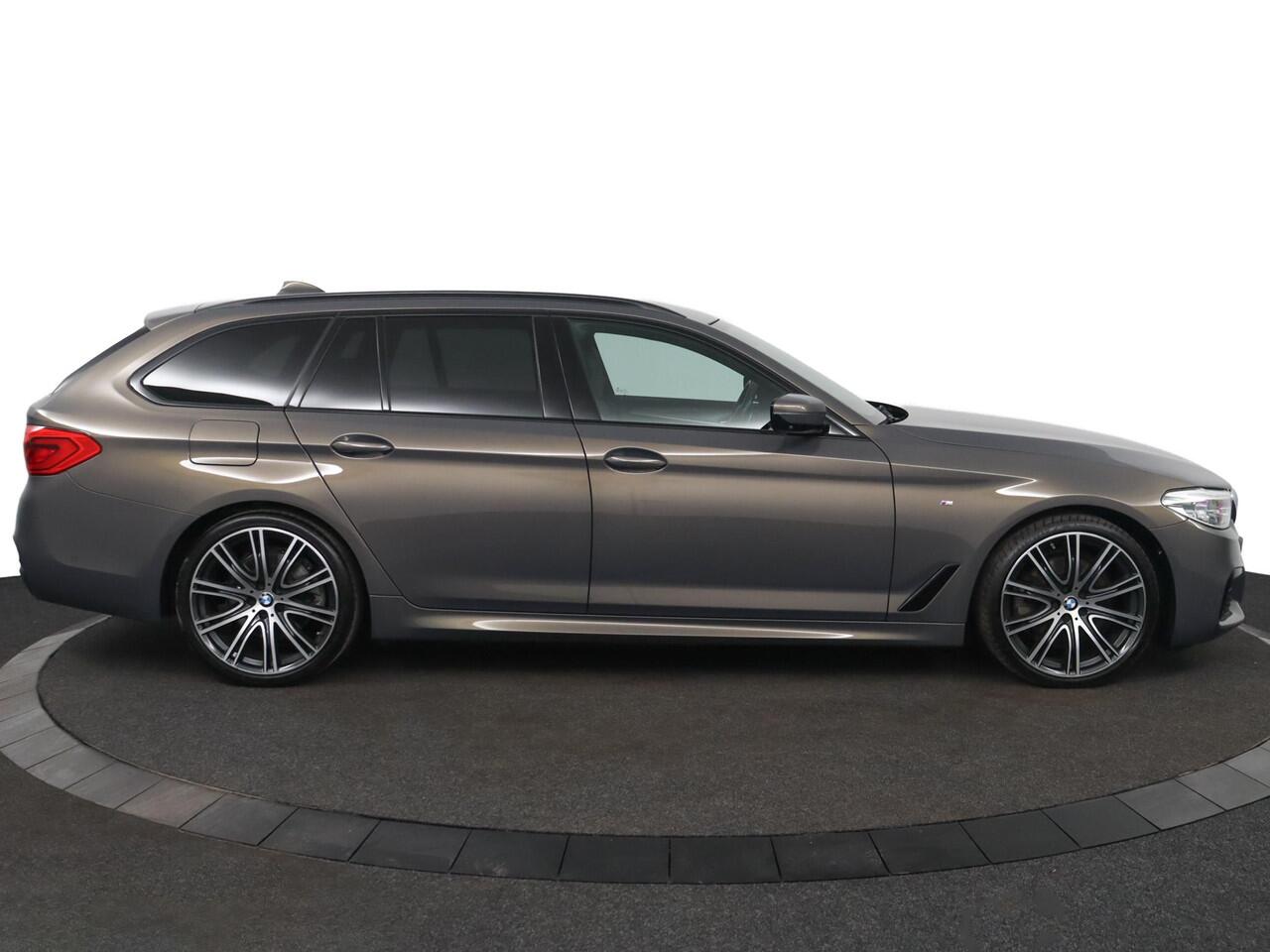 BMW 5-SERIE Touring 520i High Executive Edition M-Sportpakket | Head Up | Driving Assistant Plus | Stoelventilatie voorstoelen | Harman/Kardon Surround Sound