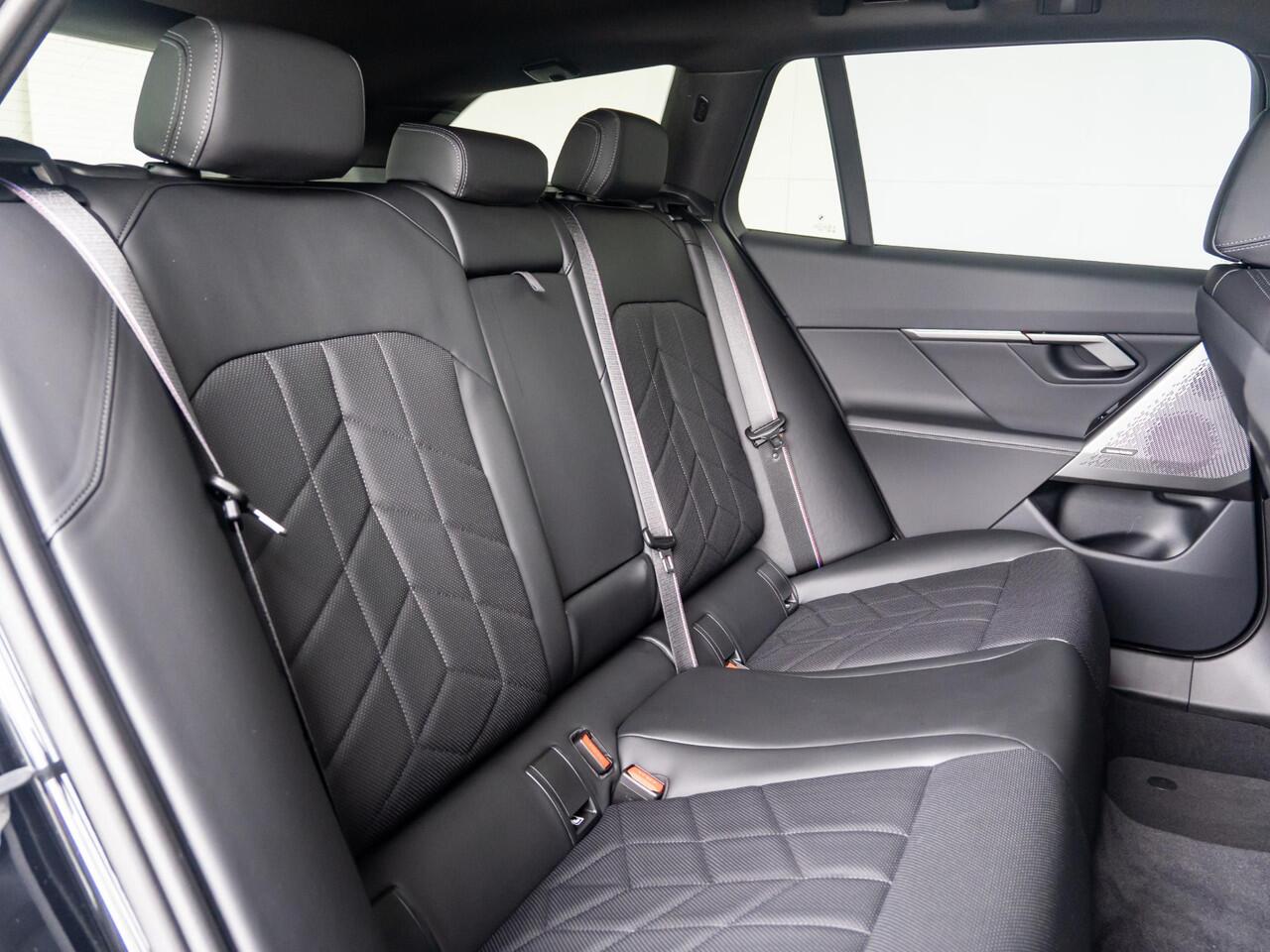 BMW 5-SERIE Touring 540d xDrive | M Sportpakket Pro | Innovation Pack | Comfort Access | Harman-Kardon | Panoramadak | Stoelverwarming | Trekhaak