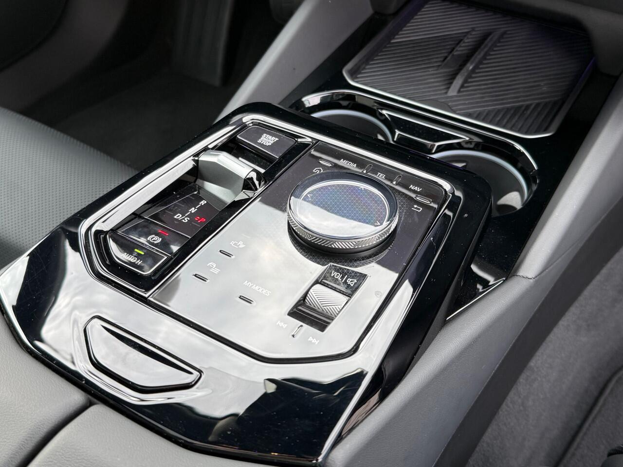 BMW 5-SERIE Touring 540d xDrive M-Sport Pro | Harman Kardon | Trekhaak | Panodak | Adaptive cruise |