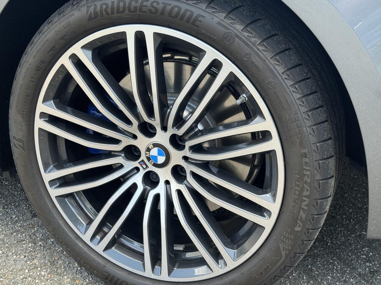 BMW 5-SERIE 530e xDrive iPerformance High Executive M Pakket, 360 Camera, Harman Kardon, Navigatie . Neem contact op en we maken een afspraak!