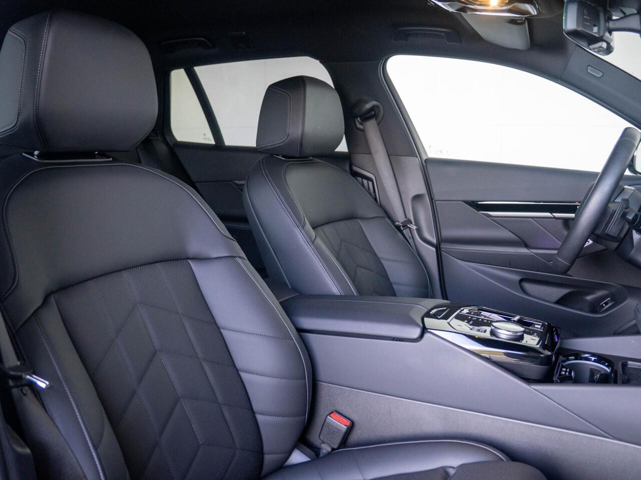 BMW 5-SERIE Touring 530e | M Sportpakket | Travel Pack | Comfort Access | Achteruitrijcamera | Stoelventilatie | Stoelverwarming | Trekhaak