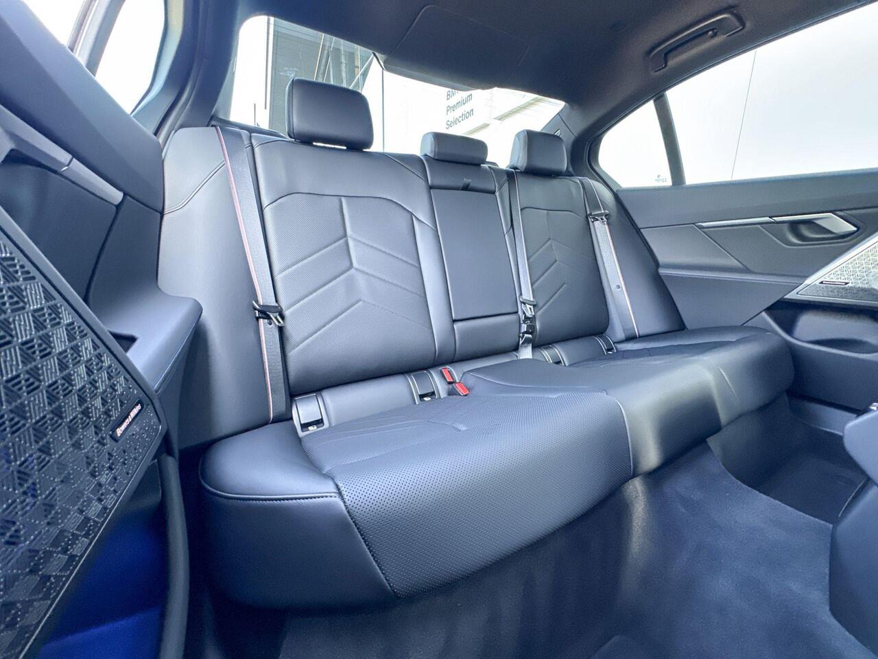 BMW 5-SERIE Sedan 550e xDrive | M Sport | Driving Assistant Professional | stuur verwarmd