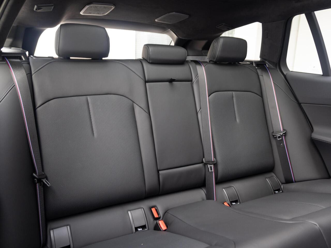 BMW 5-SERIE Touring 530e | M Sportpakket Pro | Innovation Pack | Bowers & Wilkins | Verwarmd Stuurwiel | Comfort Access | Stoelventilatie | Panoramadak | Trekhaak