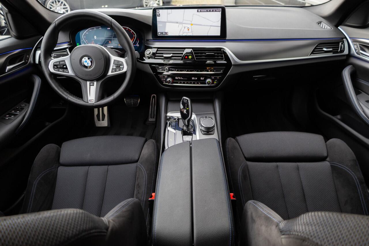 BMW 5-SERIE Touring 520d 191 pk High Executive M-Sportpakket / Facelift/ Sport-Stoelen/ Stoel.Verw/ Adap.Cruise/ Stuur.Verw/ Apple-Carplay/ Camera/ 19 '' LMV