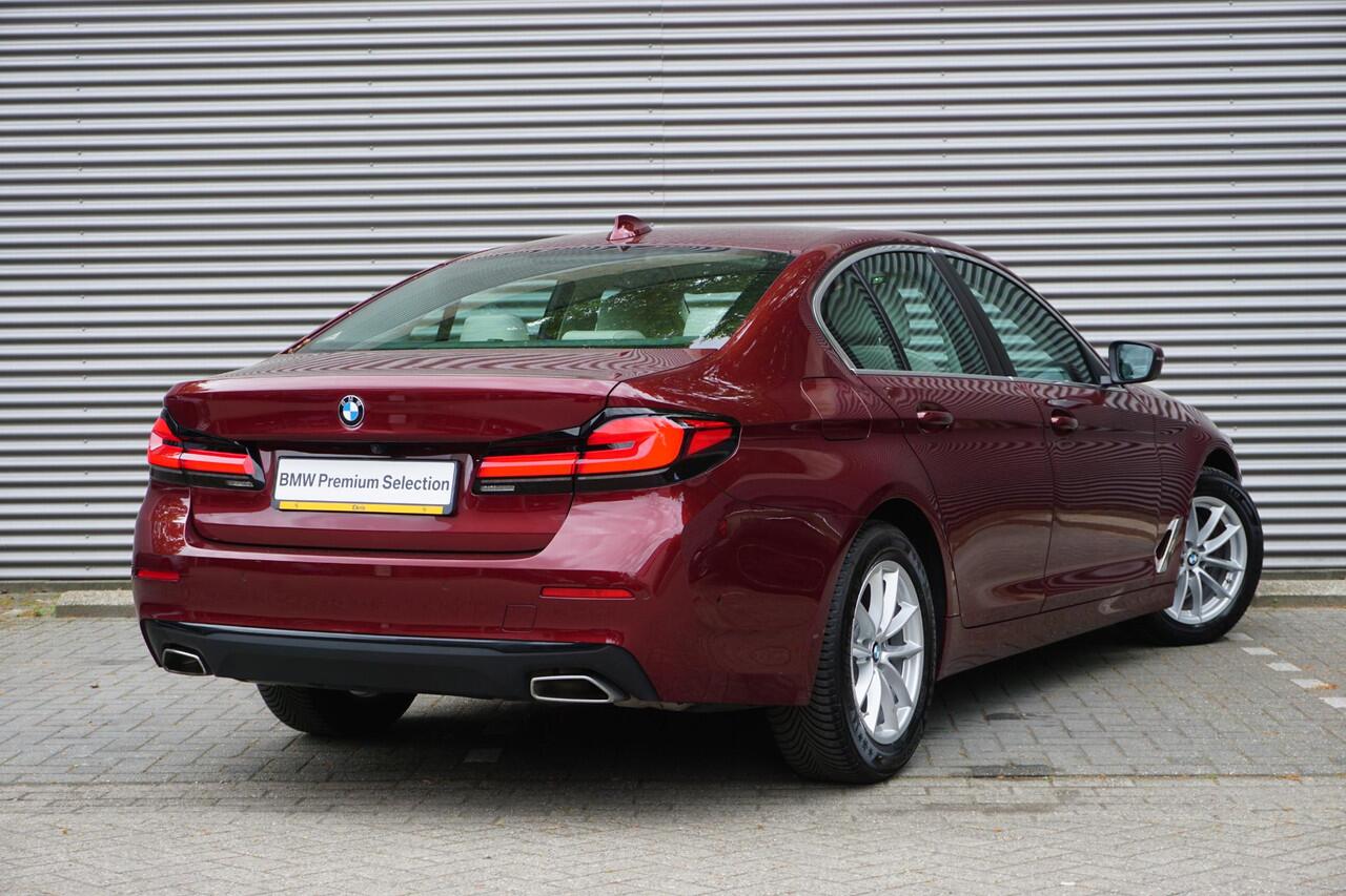 BMW 5-SERIE Sedan 520i Active Cruise | Head-Up | Comfortstoel | Parking Assistant | HiFi System
