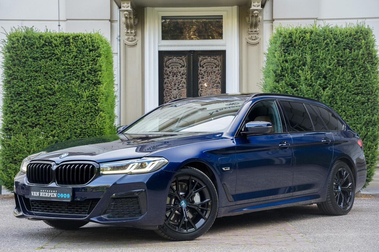 BMW 5-SERIE Touring 530e xDrive M-Sport PANO | LASER | HUD | KEYLESS | INDIVIDUAL TANSANITBLAU