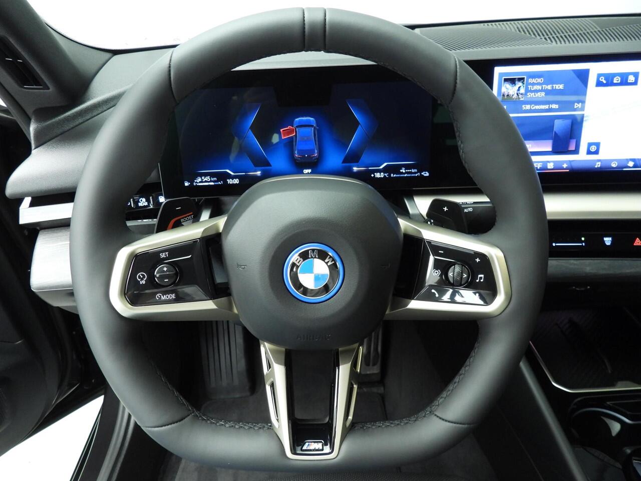 BMW 5-SERIE Sedan 530e | M-Sportpakket | LED | Navigatie | Sportstoelen | Chrome line | Active cruise | DAB | Bowers @ Wilkins sound | Alu 20 inch