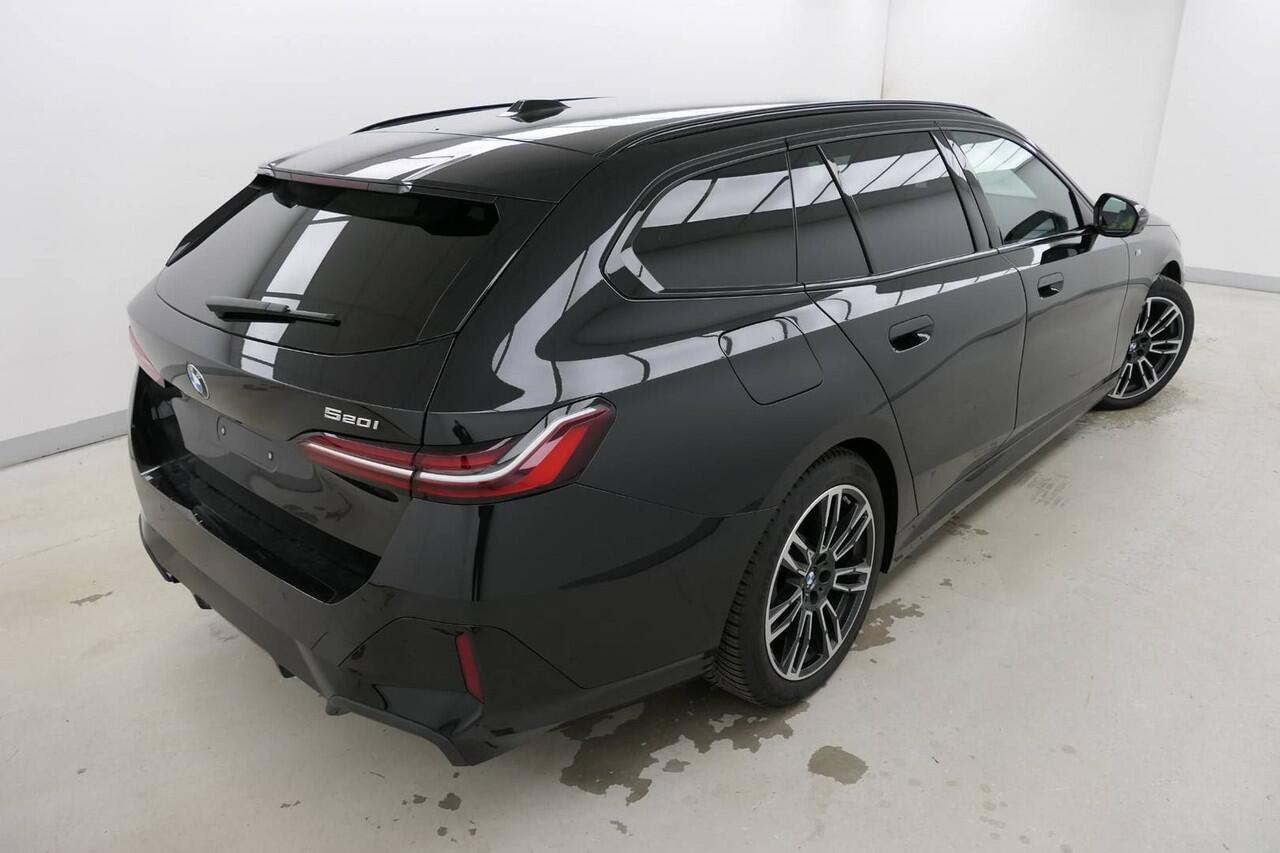 BMW 5-SERIE Touring 520i M-Sport | Driving Assistant Professional | Trekhaak | Standkachel | Carbon int. lijsten | Harman Kardon