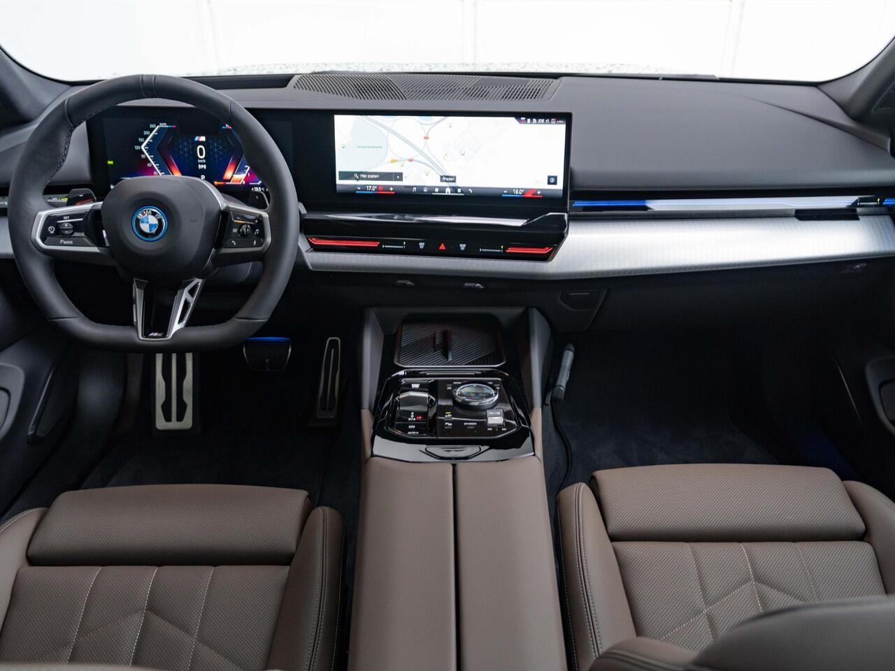 BMW 5-SERIE Sedan 530e | M Sportpakket | Innovation Pack | Travel Pack