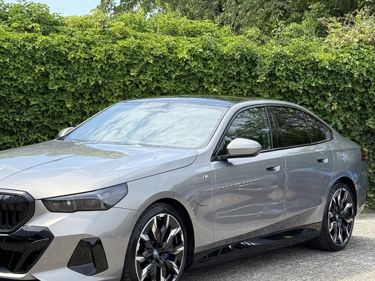 BMW 5-SERIE 550e xDrive | M-Sport Pro | 21'' | Panorama | Bowers & Wilkins | Driv. Ass. Prof.