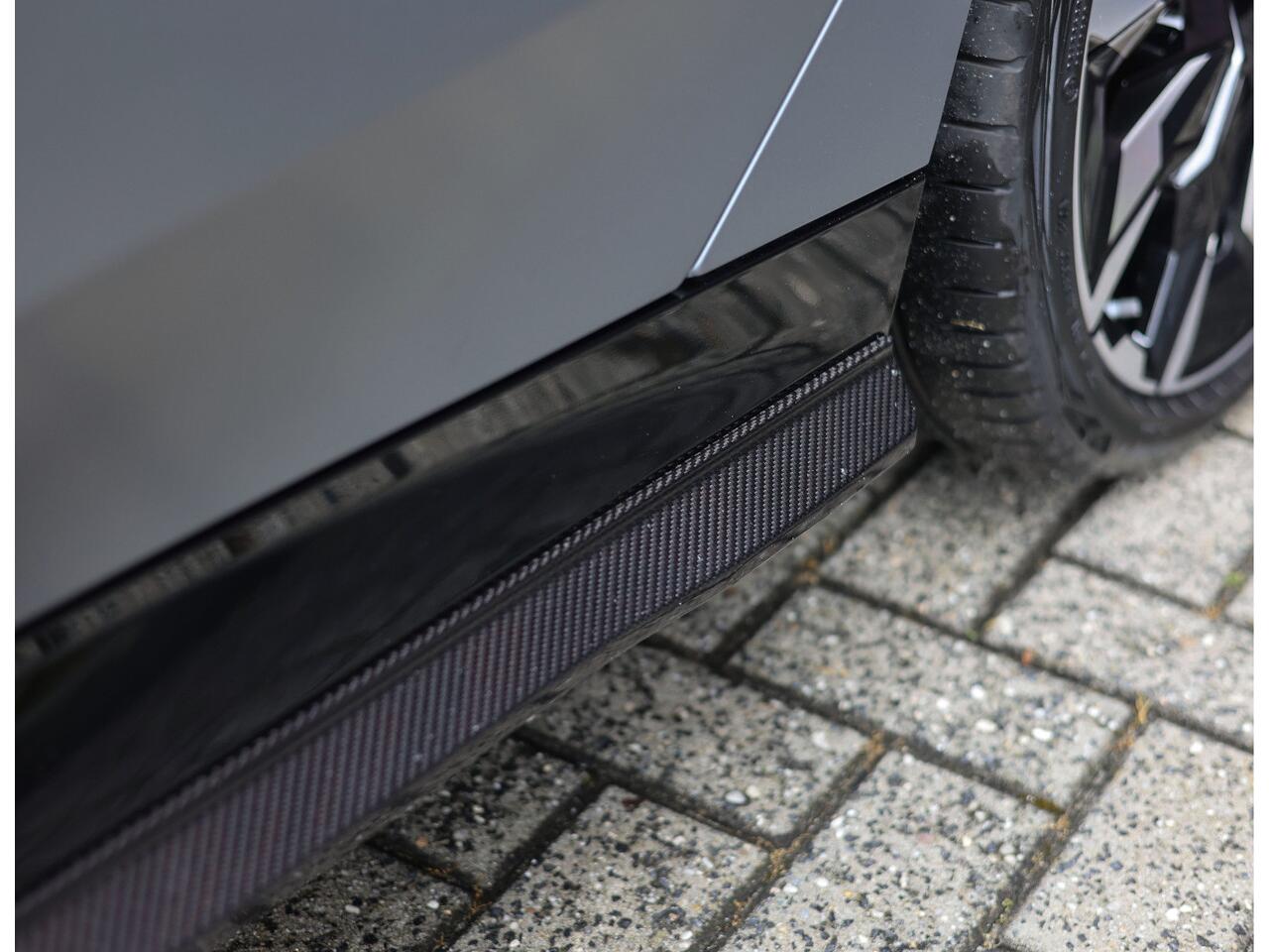 BMW 5-SERIE Touring 530e Touring | M performance - Pano - Trekhaak