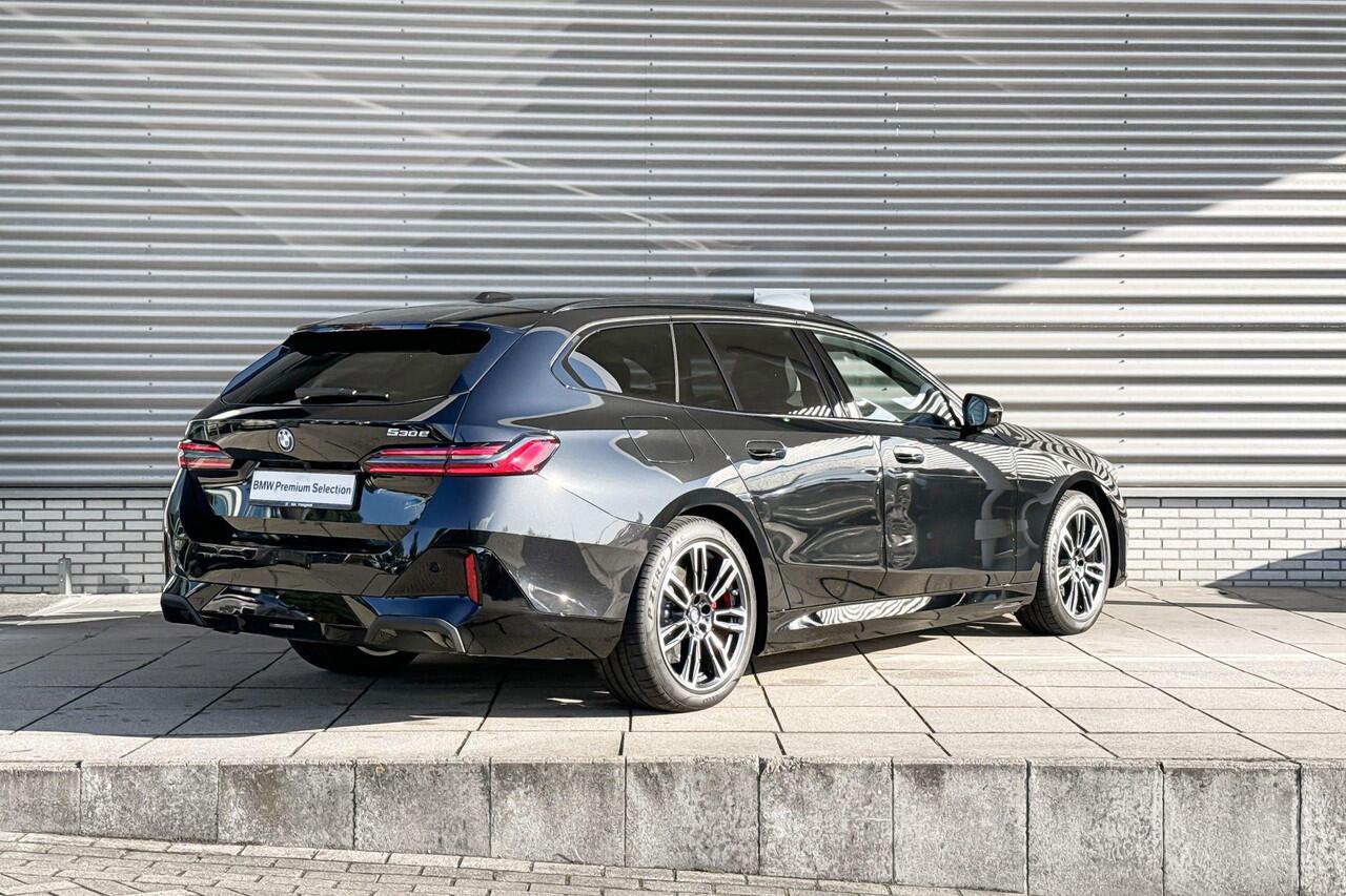 BMW 5-SERIE Touring 530e M Sportpakket Pro / Innovation Pack / Travel Pack / Comfort Pack / Panoramadak