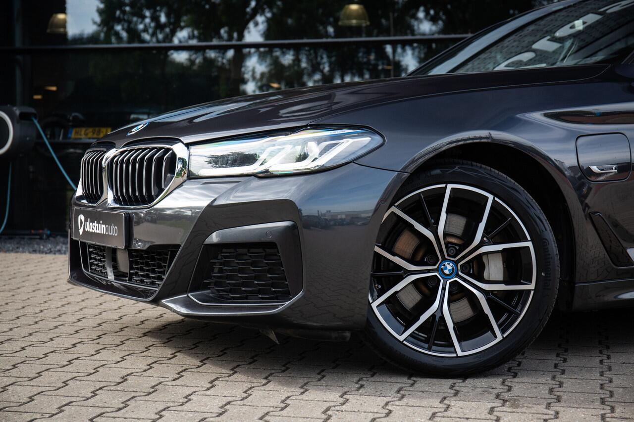 BMW 5-SERIE Touring 530e High Executive M-Sport , Panoramadak, Harman/Kardon, Adaptive cruise, Trekhaak,