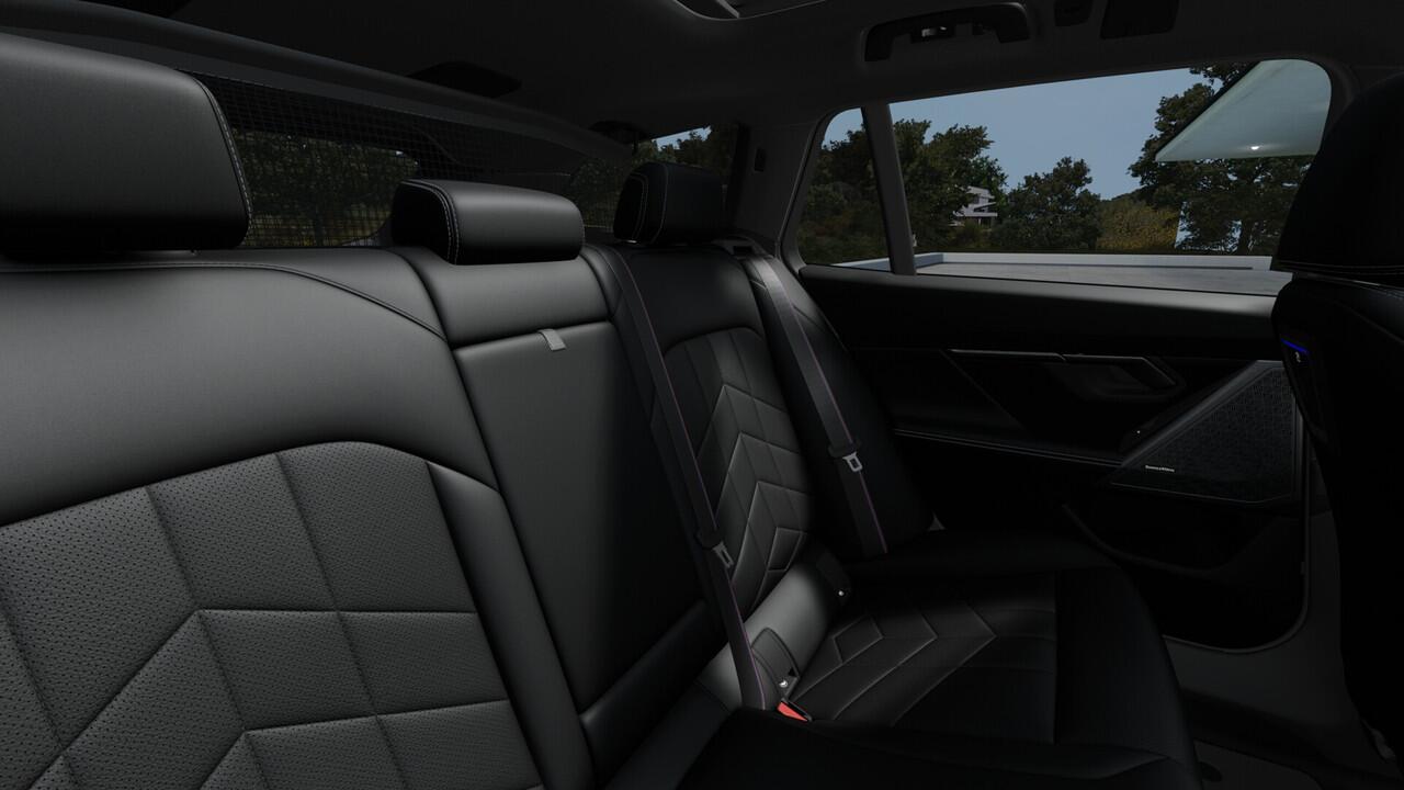 BMW 5-SERIE Touring 530e M Sport Automaat / Panoramadak / Trekhaak / Bowers & Wilkins / Adaptieve LED / Comfort Access / Stoelventilatie / Parking Assistant Plus