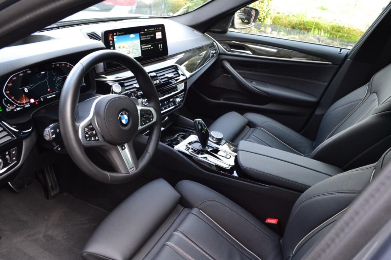 BMW 5-SERIE 530d xDrive M-Sport / Pano / standkachel / vol
