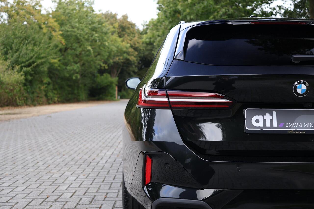 BMW 5-SERIE Touring 540d xDrive M-sport | Pano | HUD | Bowers & Wilkins | Keyless | 21" | Iconic Glow | Elektrische Trekhaak |360 | Standkachel | Adap Cruise | Veganza Zwart interieur | etc.