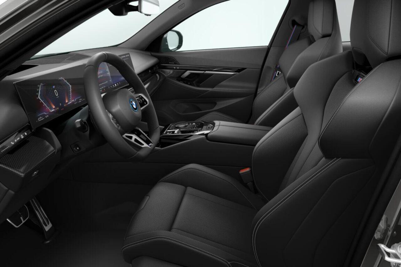 BMW 5-SERIE Sedan 550e xDrive | M Sportpakket Pro | Innovation Pack | Travel Pack | Comfort Pack