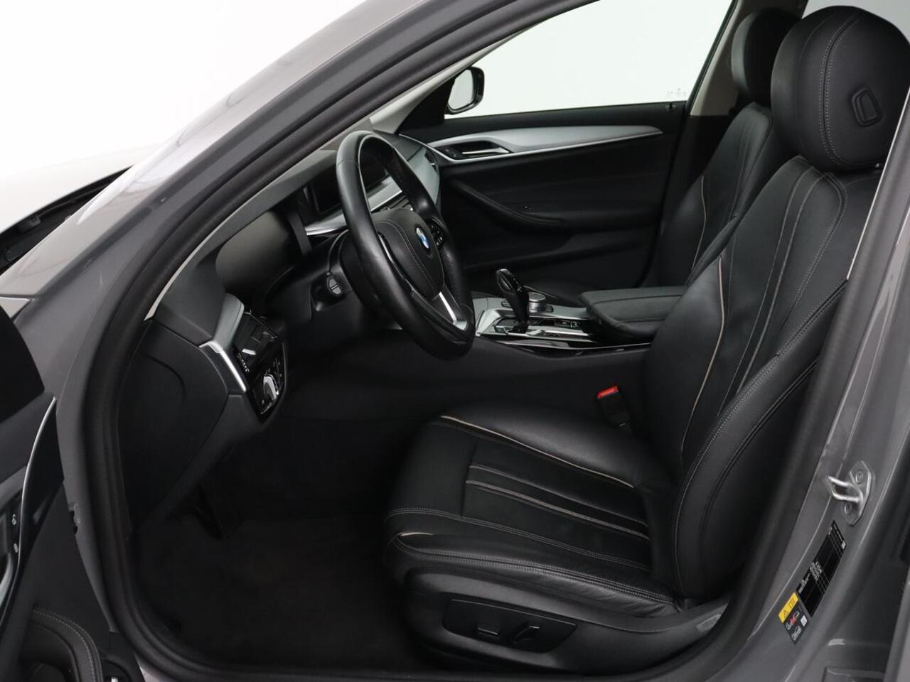 BMW 5-SERIE 530e High Executive| Head-Up | Leder | Stoelverwarming | Camera | Carplay | Live Cockpit | Naviagtie | Park Assist | Full LED