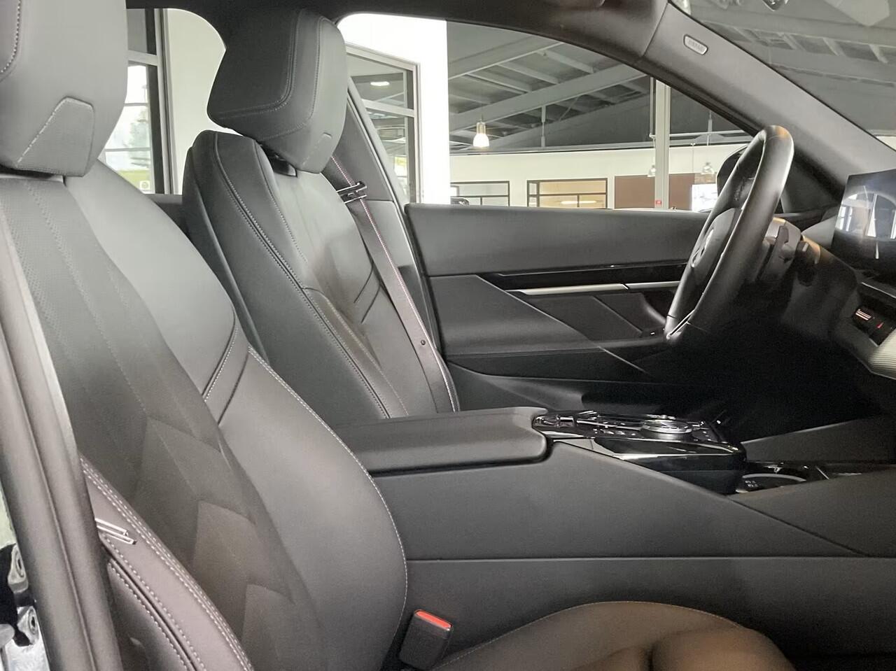 BMW 5-SERIE Touring 540d xDrive M-SPORT Pro ** LED, PANORAMA, LEDER, 20-inch LMV, ICONIC GLOW, TREKH ** Ex BMW - ¤ 26.800 onder NP ** ** INFORMEER OOK NAAR ONZE AANTREKKELIJKE FINANCIAL-LEASE TARIEVEN **