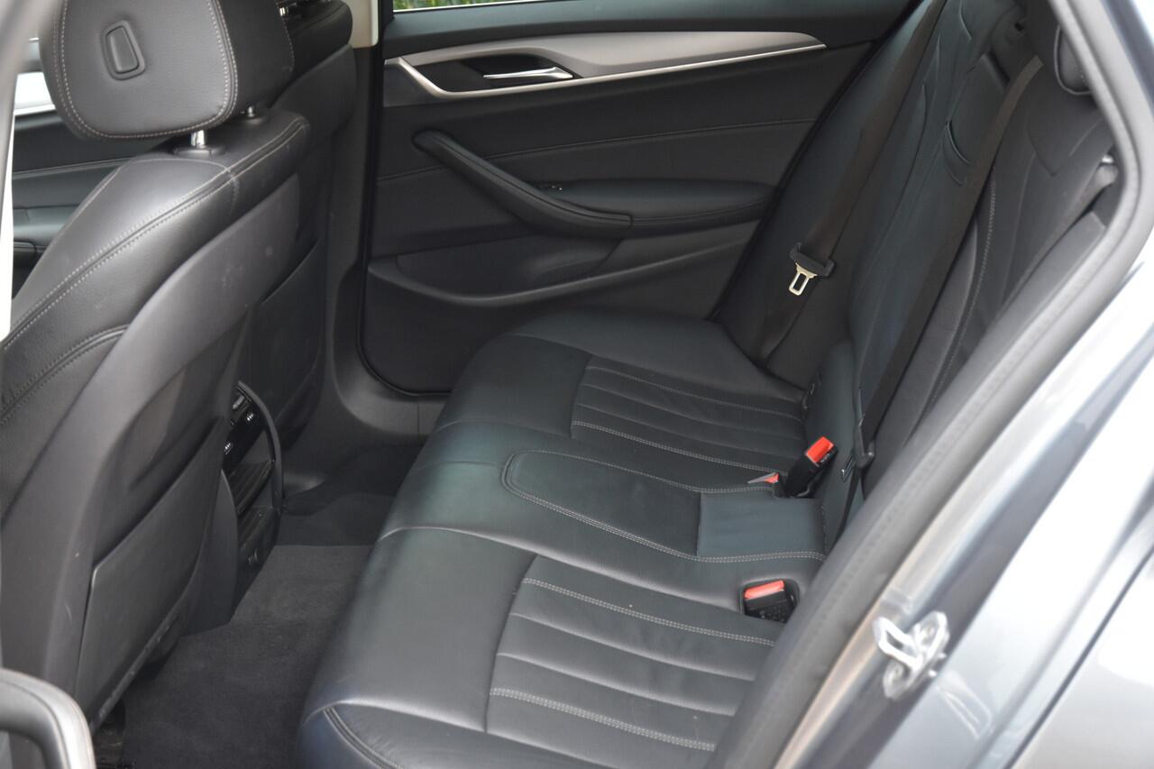 BMW 5-SERIE Touring 520i Executive Edition | CARPLAY | LEDER | ELEK. TREKHAAK