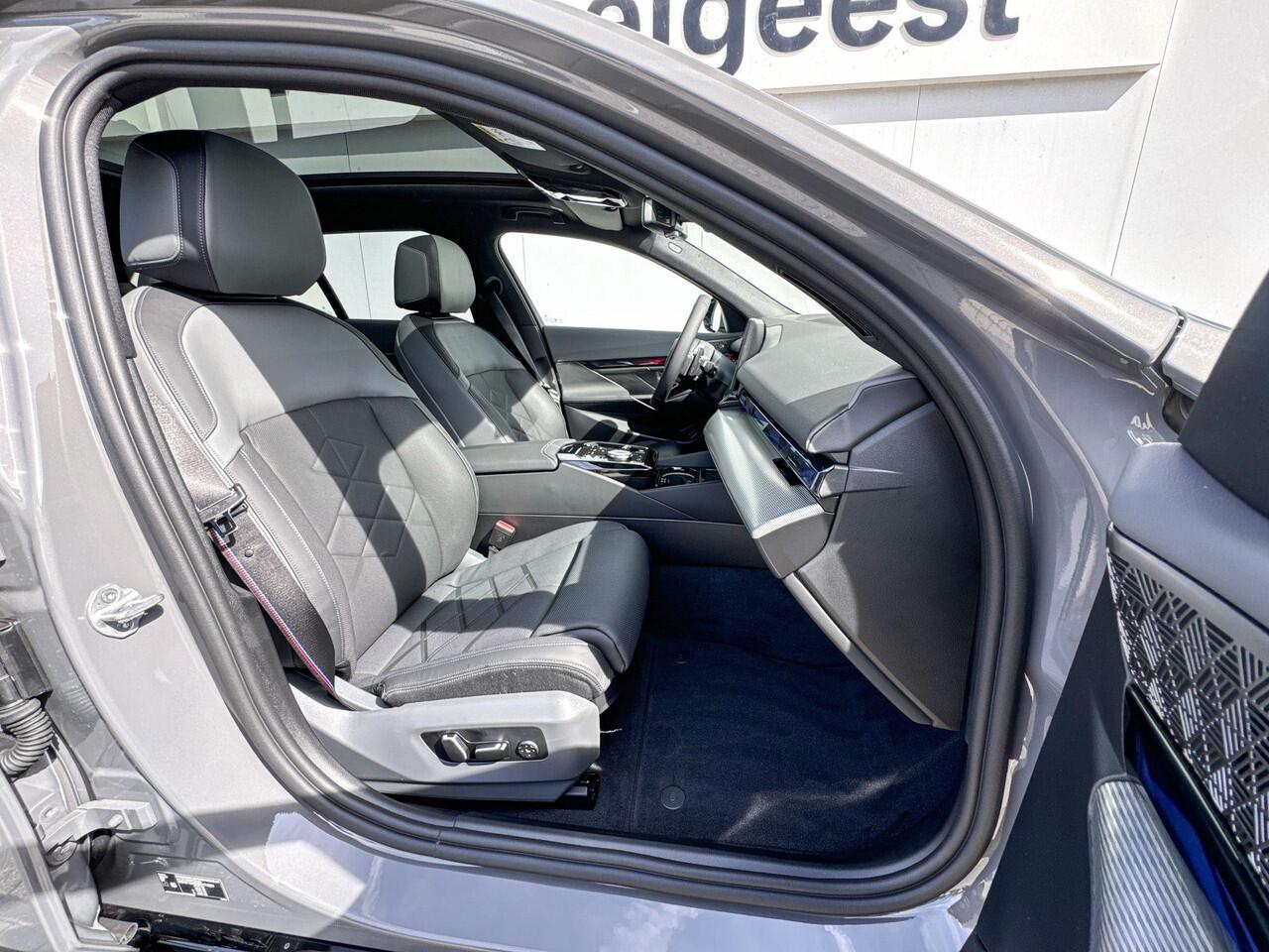 BMW 5-SERIE Touring 530e M Sport Edition | M Sport Pro | Innovation Pack | Travel Pack | Comfort Pack | Trekhaak