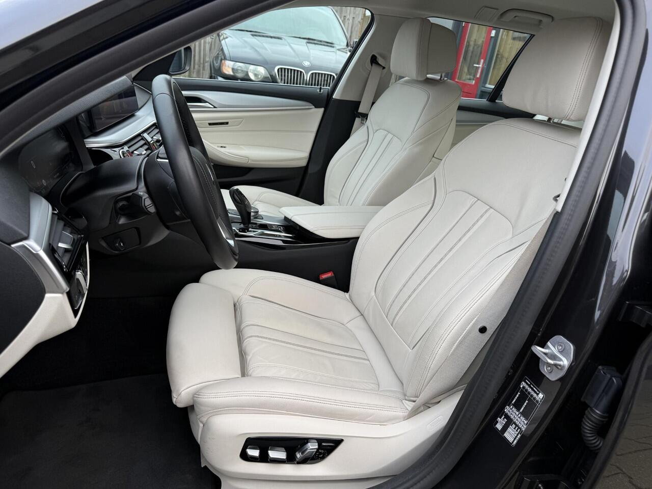 BMW 5-SERIE Touring 520i Comfortzetels/Laser/Org. NL