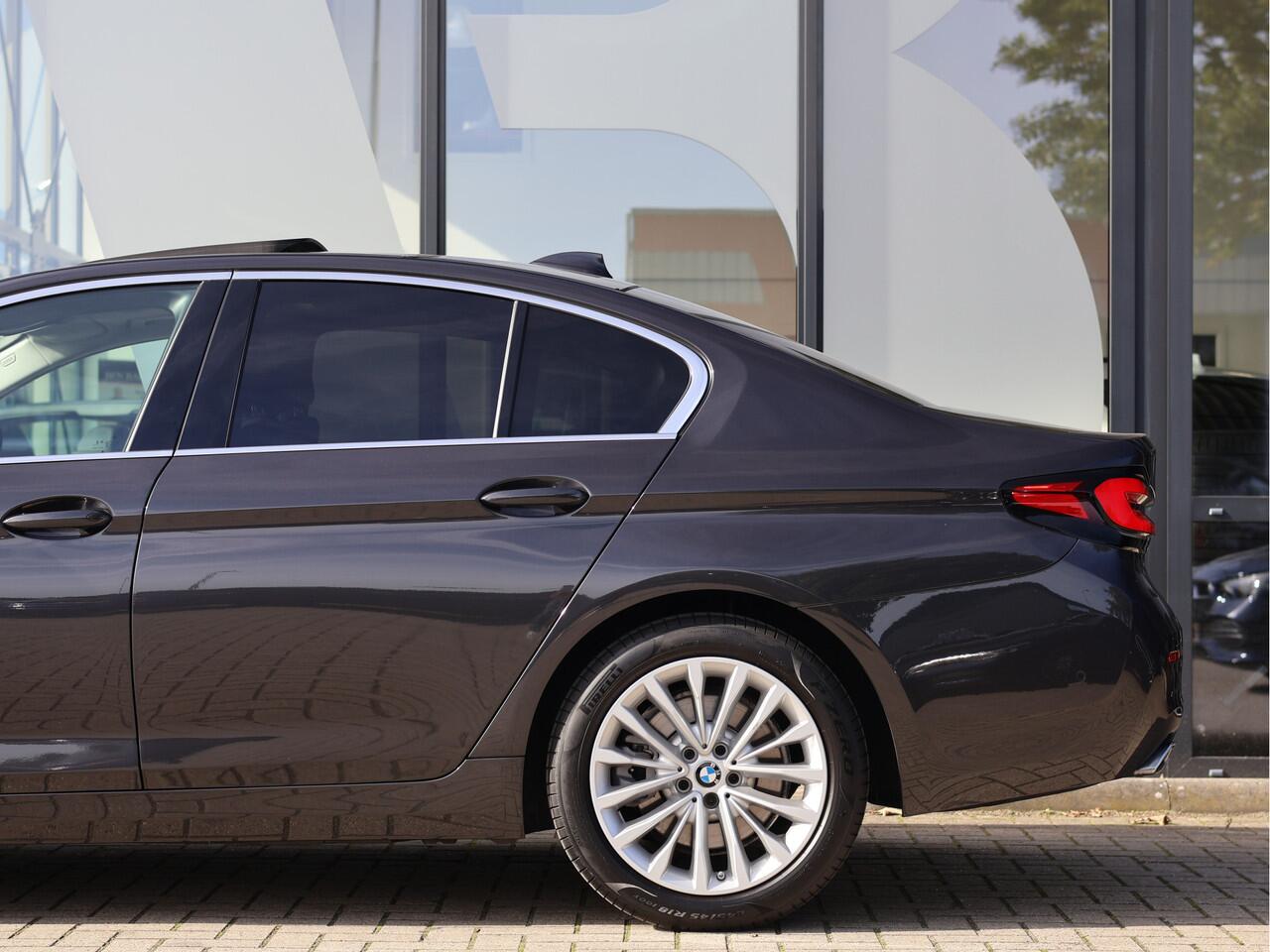 BMW 5-SERIE 520d Business Edition Plus | ACC | Laser | HUD | Dakje | Active Steering |