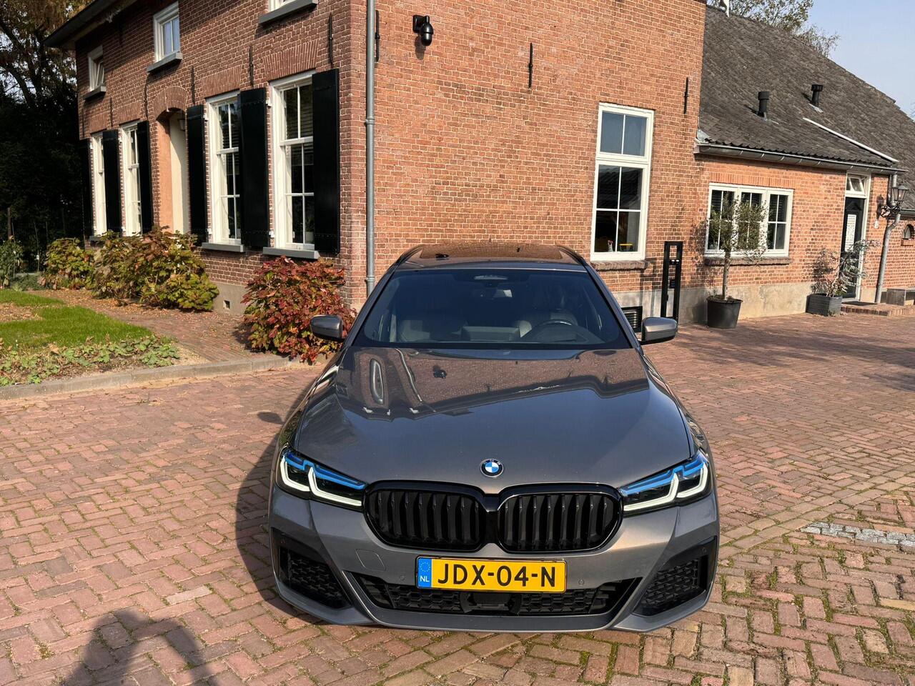 BMW 5-SERIE Touring 540d xDrive High Executive