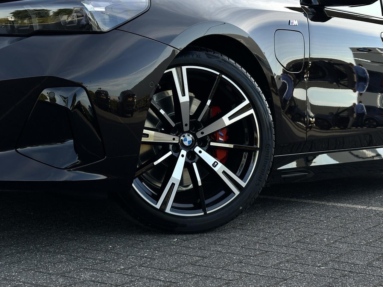 BMW 5-SERIE Touring 530e M Sport Automaat / Trekhaak / Adaptieve LED / Parking Assistant Plus / Comfort Access / M Sportonderstel / Live Cockpit Professional