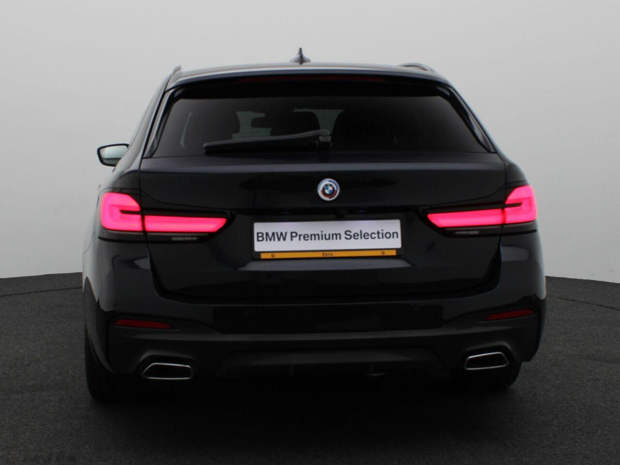 BMW 5-SERIE Touring 530e High Executive | M Sportpakket | Parking Pack | Trekhaak | Panoramadak | Laserlight | 18''