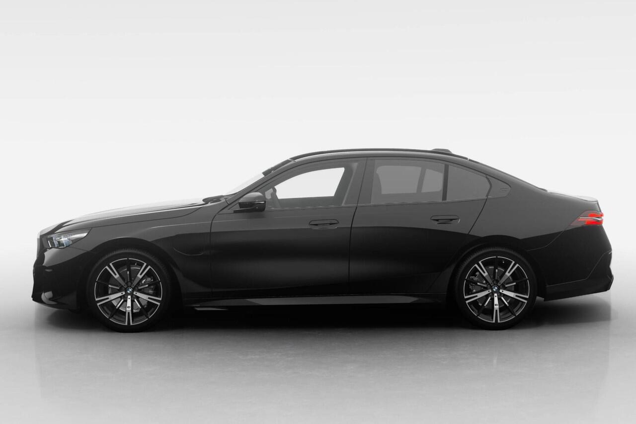 BMW 5-SERIE Sedan 530e M Sport Edition | Innovation Pack | Travel Pack | Comfort Pack | Trekhaak