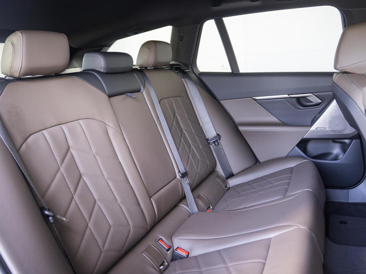 BMW 5-SERIE Touring 530e | M Sportpakket | Travel Pack | Verwarmd Stuurwiel | Harman-Kardon | Elektrisch Verwarmde Voorstoelen | 20'' | Ekris Selection