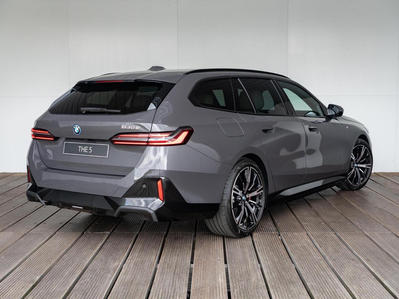 BMW 5-SERIE Touring 530e M Sportpakket Pro | Individual Lak | Innovation Pack | Comfort Pack | Elektr. Trekhaak