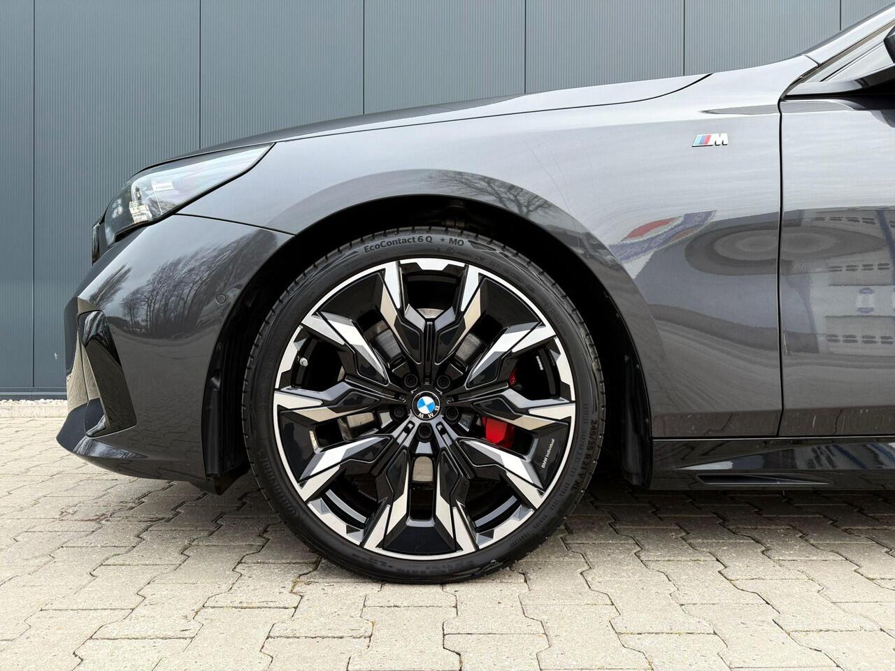 BMW 5-SERIE Touring 520i Pano / B&W / tr.hk / 21 inch / HUD