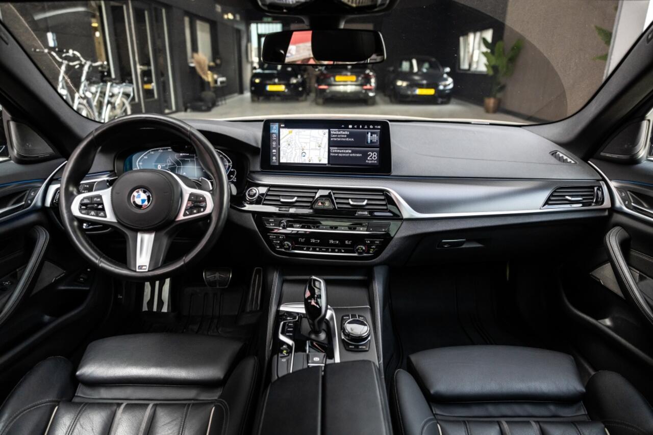 BMW 5-SERIE 5er - 530 e xDrive M Sport | H&K | Pano | Trekhaak |