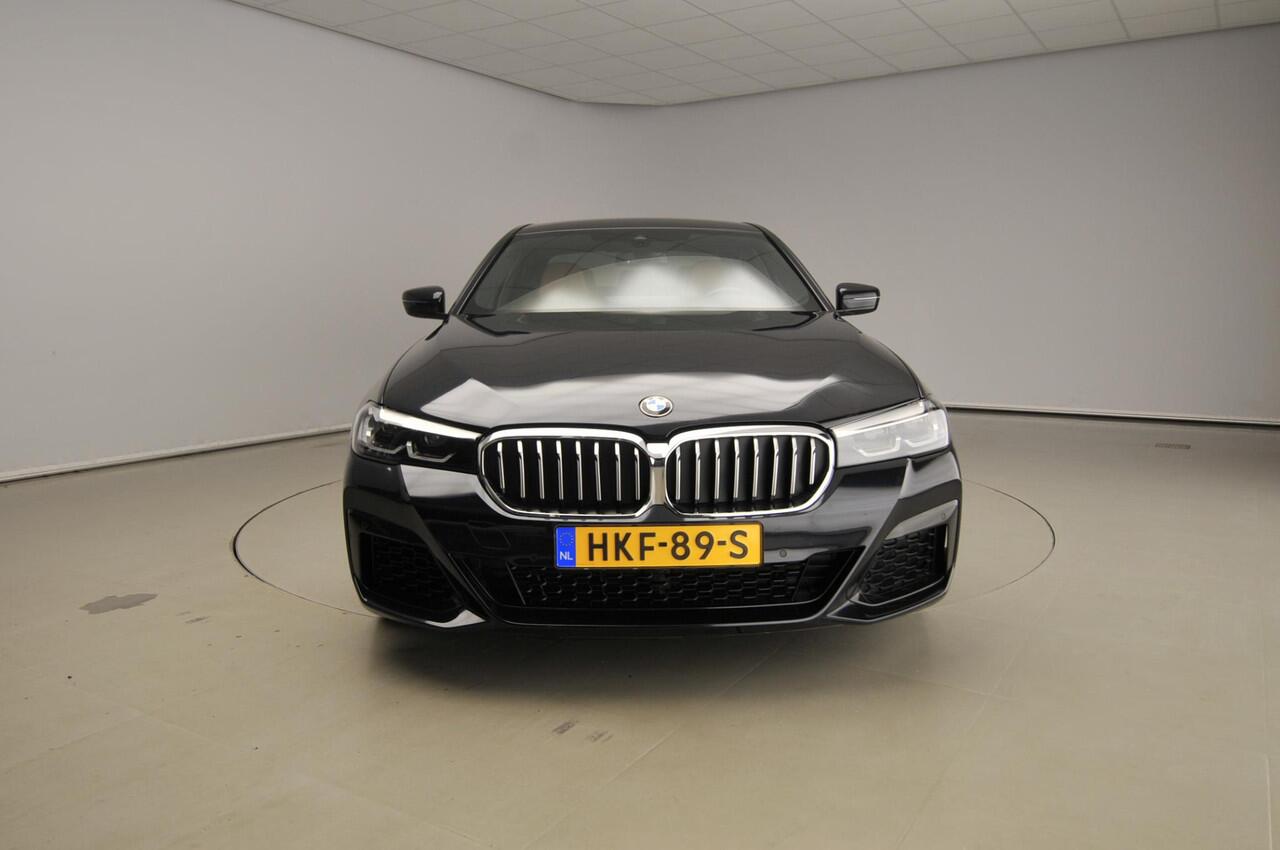 BMW 5-SERIE Sedan 540i | M-Sportpakket | LED | Leder | Navigatie | Comfortzetels | Stoelverwarming | DAB | Harman-kardon sound | Alu 19 inch