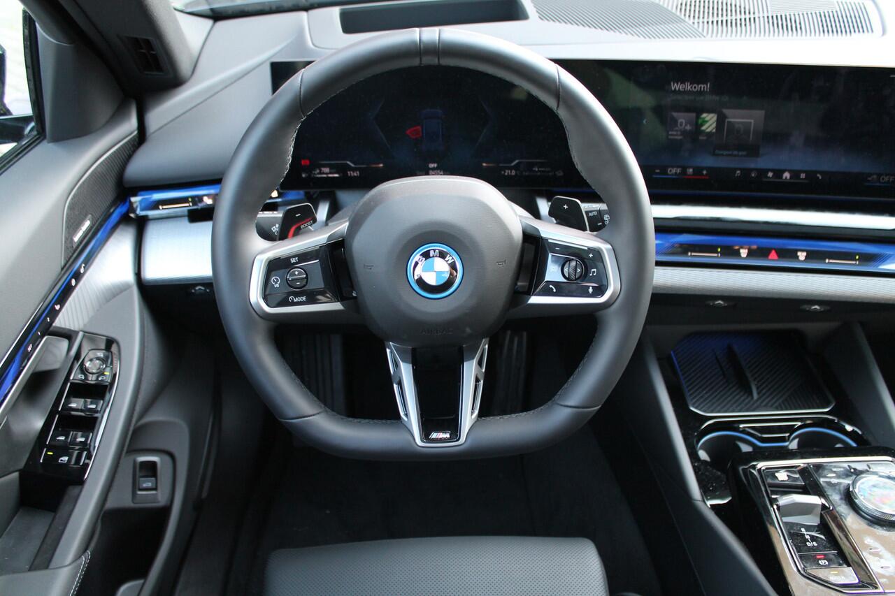 BMW 5-SERIE Touring 530e M Sport Automat / Panoramadak / Trekhaak / Stoelventilatie / Adaptieve LED / Parking Assistant Plus / Comfort Access