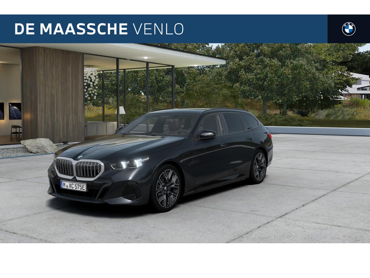 BMW 5-SERIE Touring 530e High Executive M Sport Automaat / Panoramadak / Adaptieve LED / Parking Assistant Plus / M Sportonderstel / Live Cockpit Professional / Stoelverwarming
